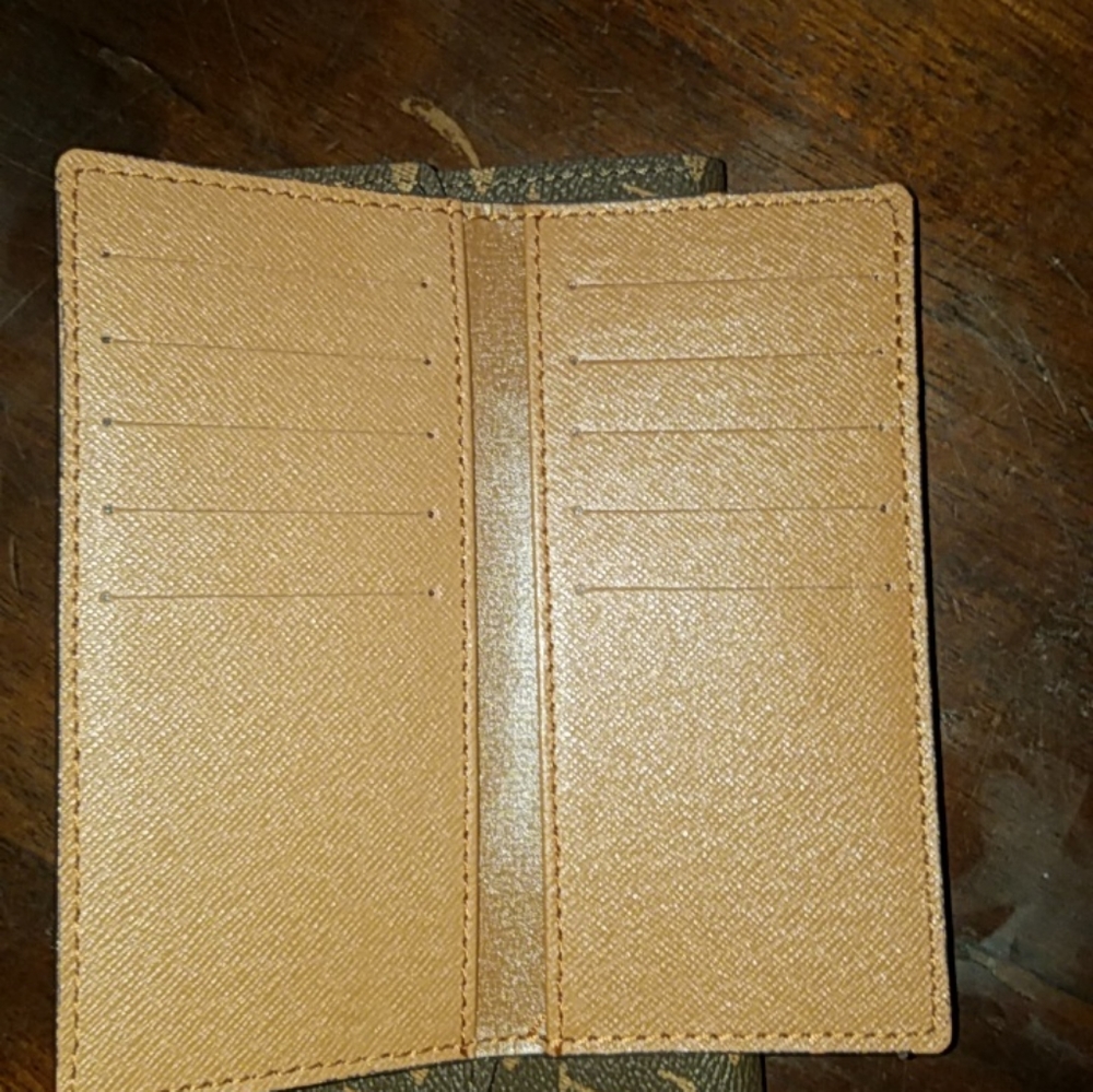 Louis Vuitton Wallet - Picture 4 of 4